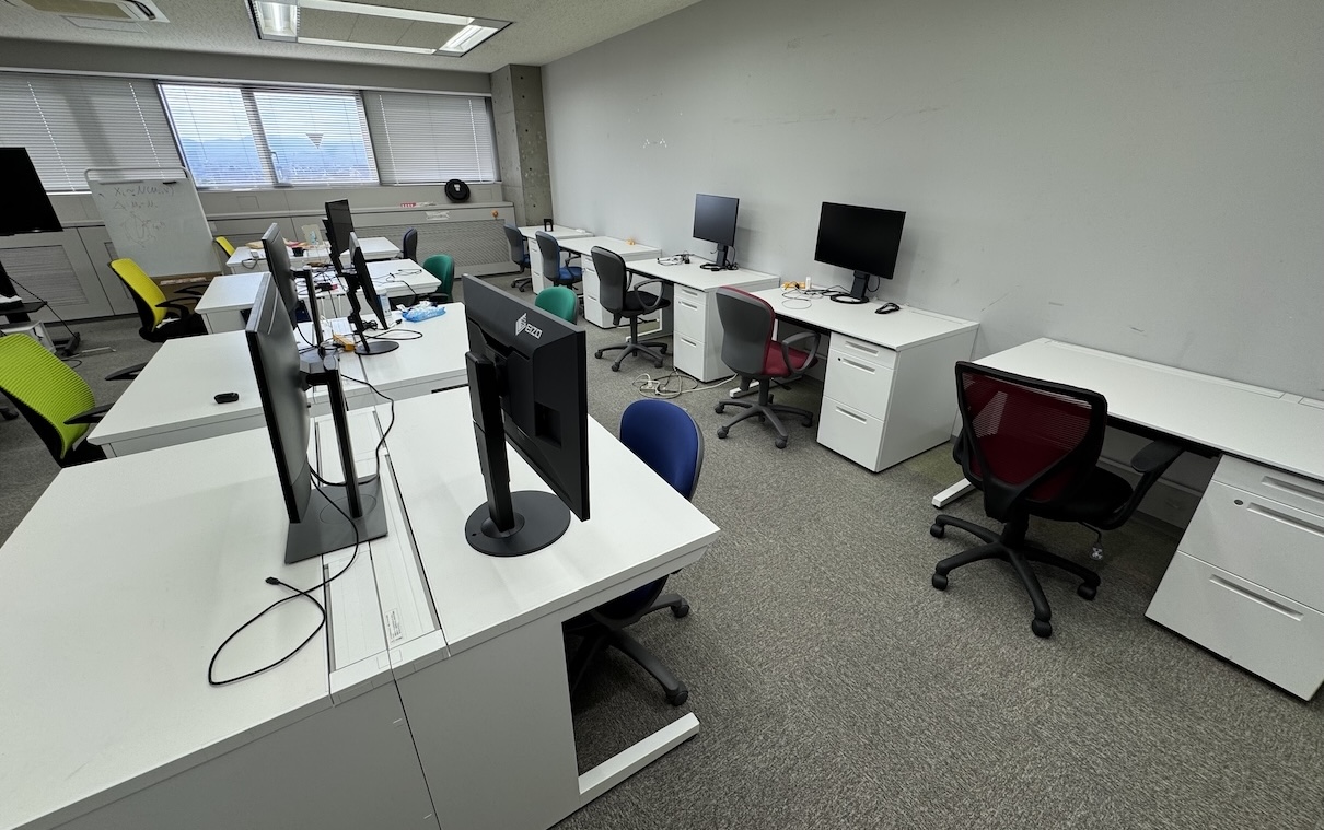 固定席のないオープンな光景